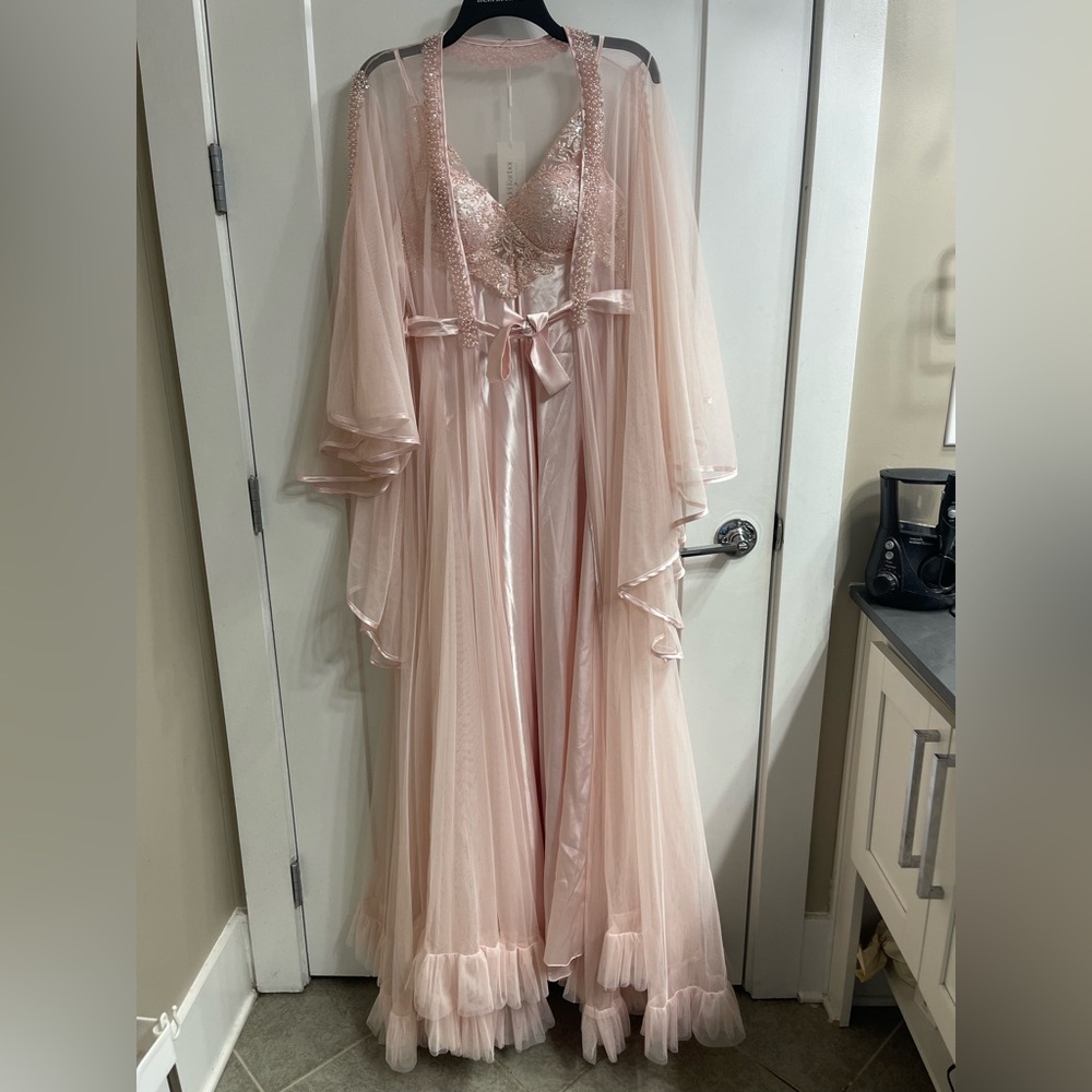 Elegant Pink two piece Lace Trim Robe and satin sleep gown